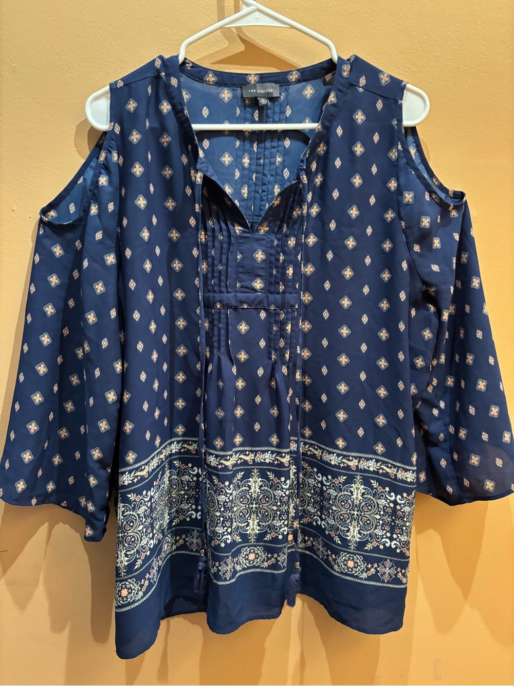 Limited navy blue boho-style blouse cold-shoulder cutouts a tie collar Size XL